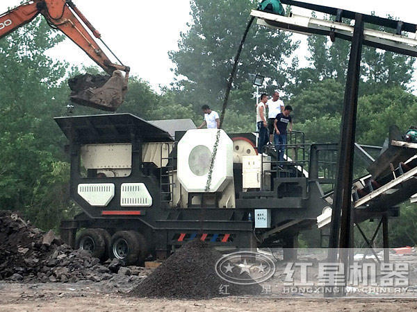 移动碎煤机工作现场 移动碎煤机工作现场