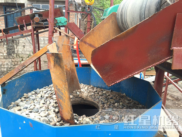 鹅卵石制沙机作业现场 鹅卵石制沙机作业现场