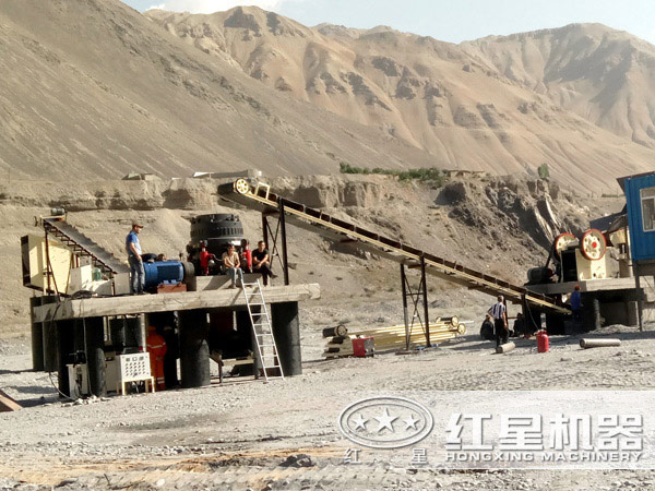 花岗岩小型碎石机生产现场 花岗岩小型碎石机生产现场
