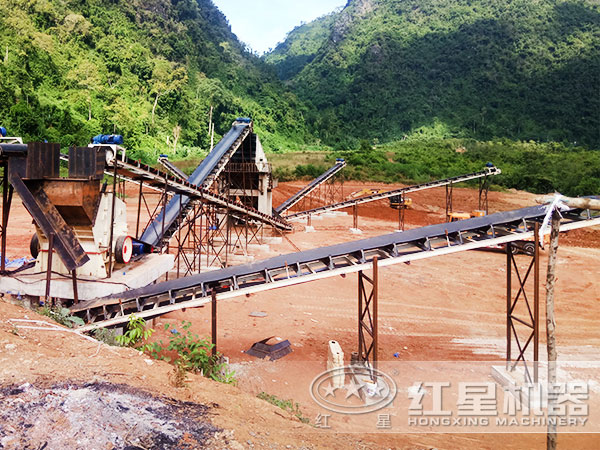 风化砂反击式破碎机生产现场 风化砂反击式破碎机生产现场