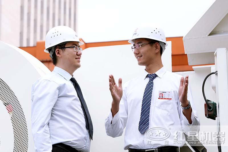 红星专业经理为客户设计设备方案 红星专业经理为客户设计设备方案