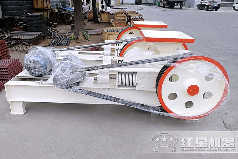 小型对辊粉碎机设备实拍 小型对辊粉碎机设备实拍